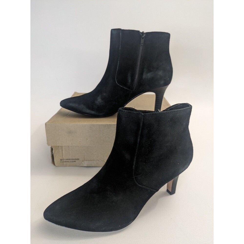 Clarks Women's Illeana Petal Ankle Boot, Black Suede, 7 US